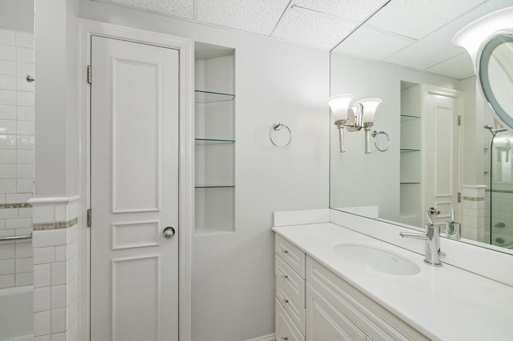 2 bed, 2 bath apartment for rent at 290 Commonwealth Ave Unit 13, Back Bay — photo 26 of 40