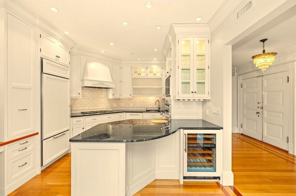 2 bed, 2 bath apartment for rent at 290 Commonwealth Ave Unit 13, Back Bay — photo 5 of 40