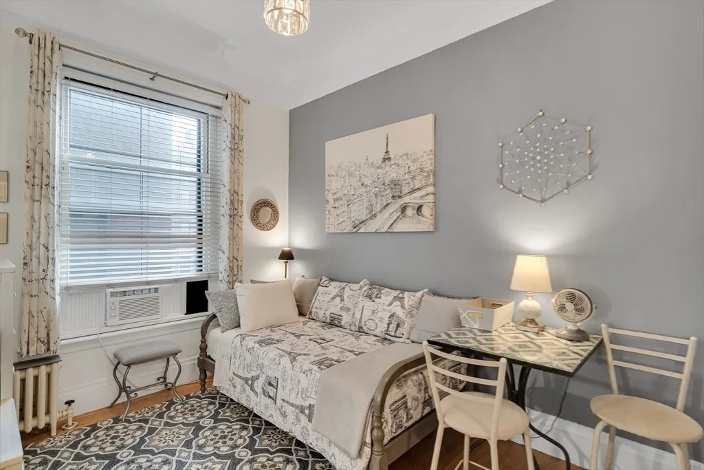 Studio bed, 1 bath apartment for rent at 290 Commonwealth Ave Unit 8, Back Bay — photo 3 of 32