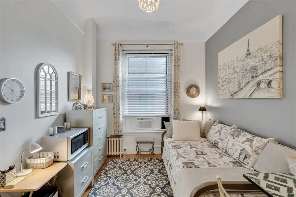 Studio bed, 1 bath apartment for rent at 290 Commonwealth Ave Unit 8, Back Bay — photo 8 of 32