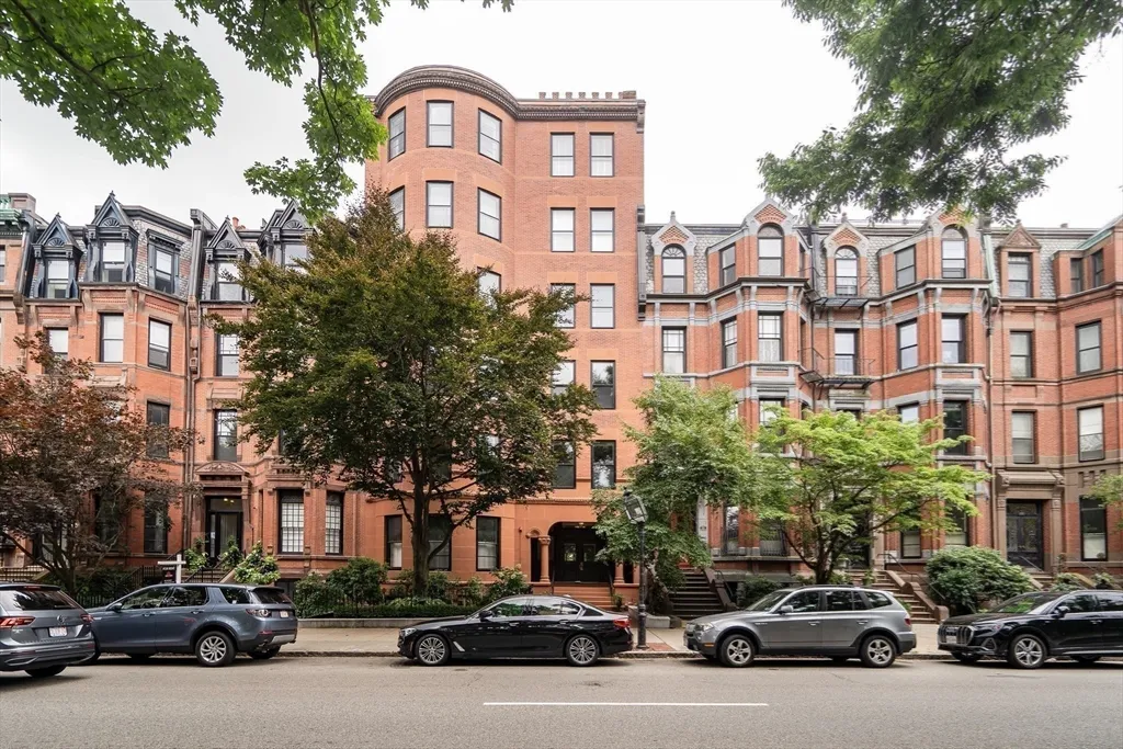 Studio bed, 1 bath apartment for rent at 290 Commonwealth Ave Unit 8, Back Bay — photo 2 of 32