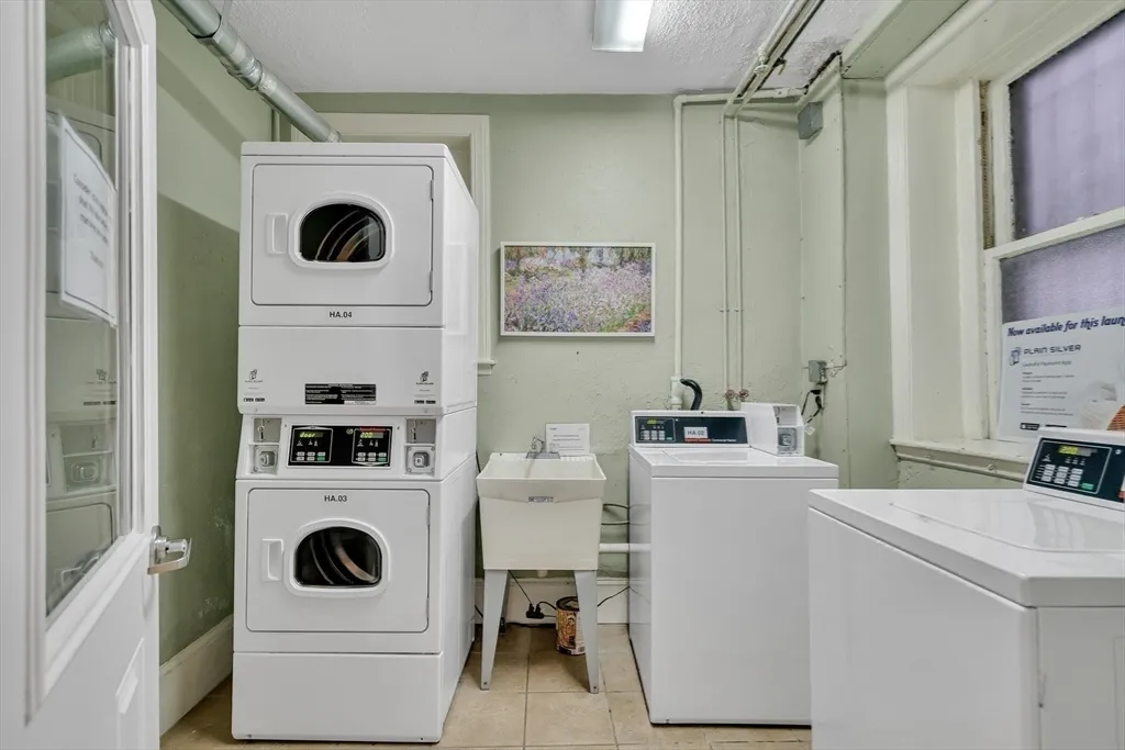 Studio bed, 1 bath apartment for rent at 290 Commonwealth Ave Unit 8, Back Bay — photo 22 of 32