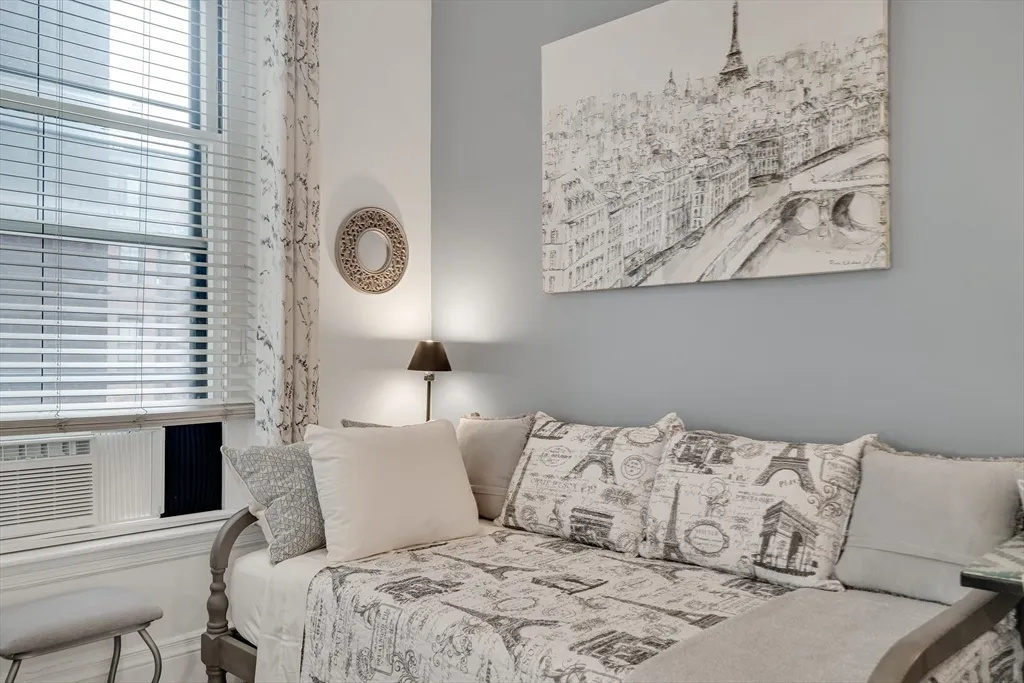 Studio bed, 1 bath apartment for rent at 290 Commonwealth Ave Unit 8, Back Bay — photo 14 of 32