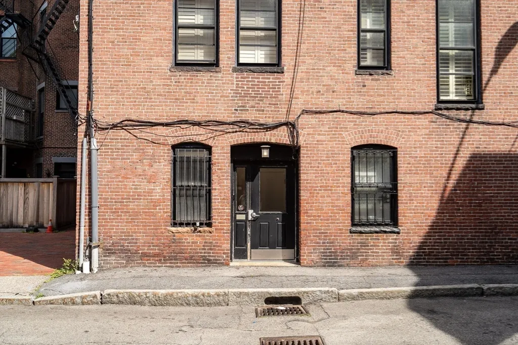 Studio bed, 1 bath apartment for rent at 290 Commonwealth Ave Unit 8, Back Bay — photo 23 of 32