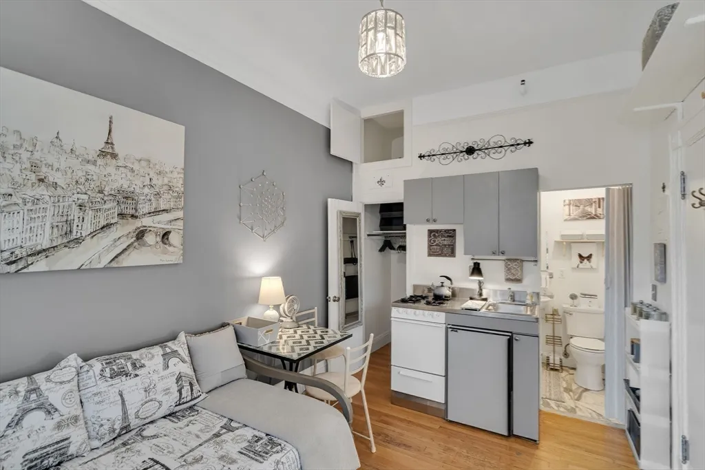 Studio bed, 1 bath apartment for rent at 290 Commonwealth Ave Unit 8, Back Bay — photo 4 of 32