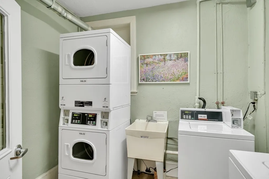 Studio bed, 1 bath apartment for rent at 290 Commonwealth Ave Unit 8, Back Bay — photo 21 of 32