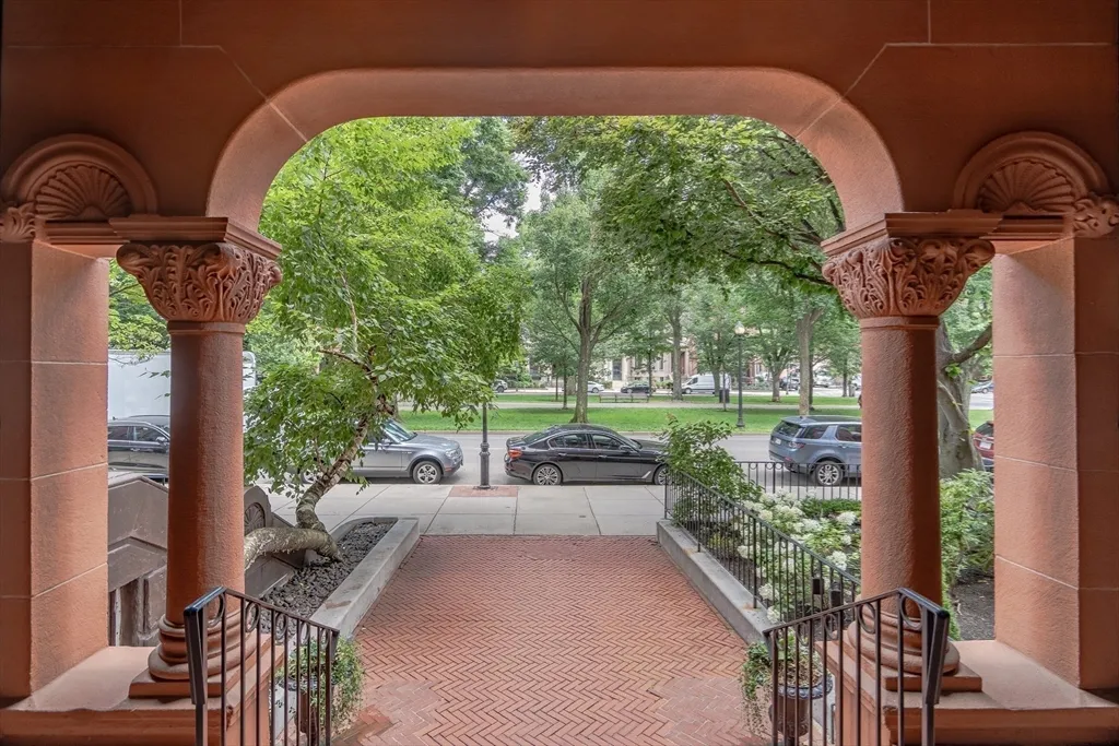 Studio bed, 1 bath apartment for rent at 290 Commonwealth Ave Unit 8, Back Bay — photo 1 of 32