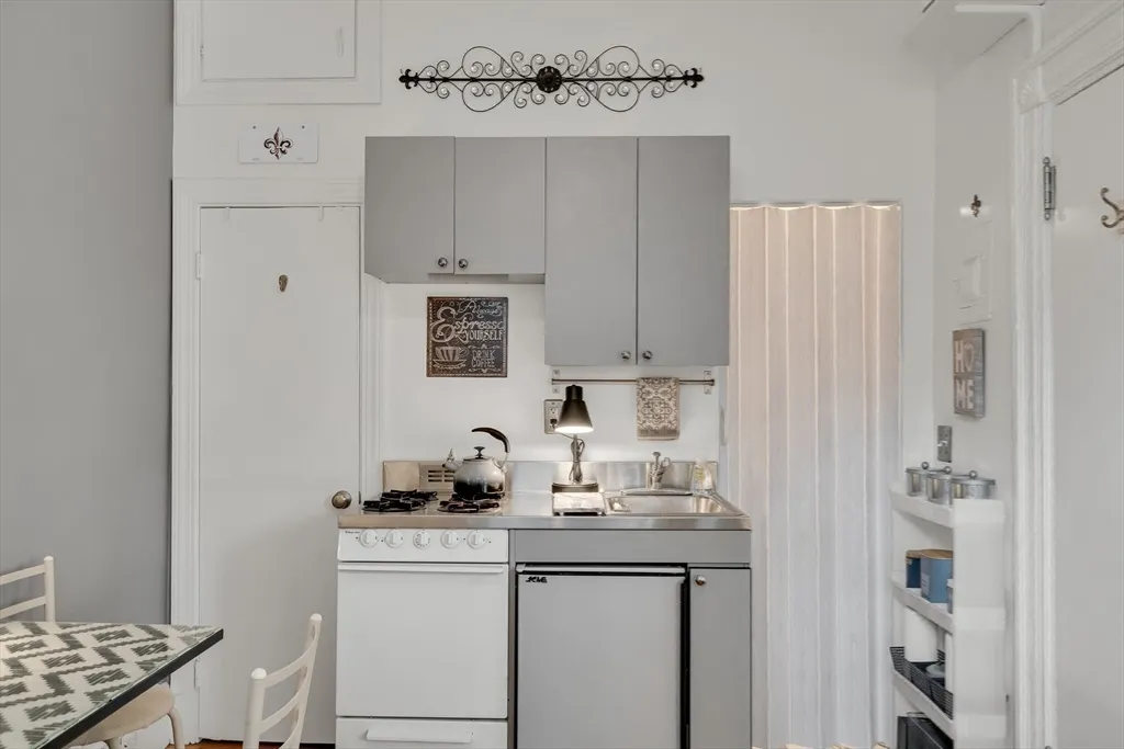 Studio bed, 1 bath apartment for rent at 290 Commonwealth Ave Unit 8, Back Bay — photo 11 of 32