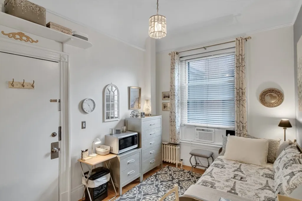 Studio bed, 1 bath apartment for rent at 290 Commonwealth Ave Unit 8, Back Bay — photo 5 of 32