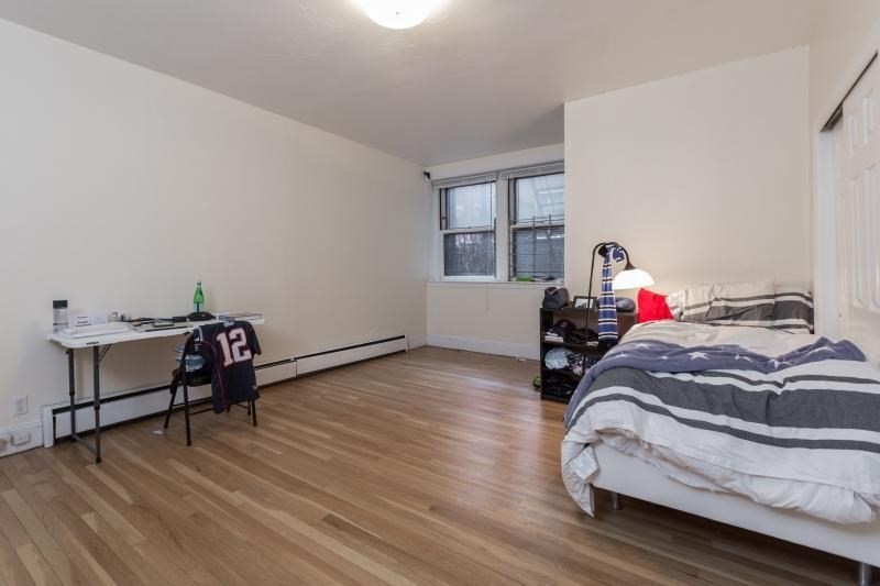 3 bed, 1 bath apartment for rent at 290 Commonwealth Ave Unit A, Back Bay — photo 5 of 11