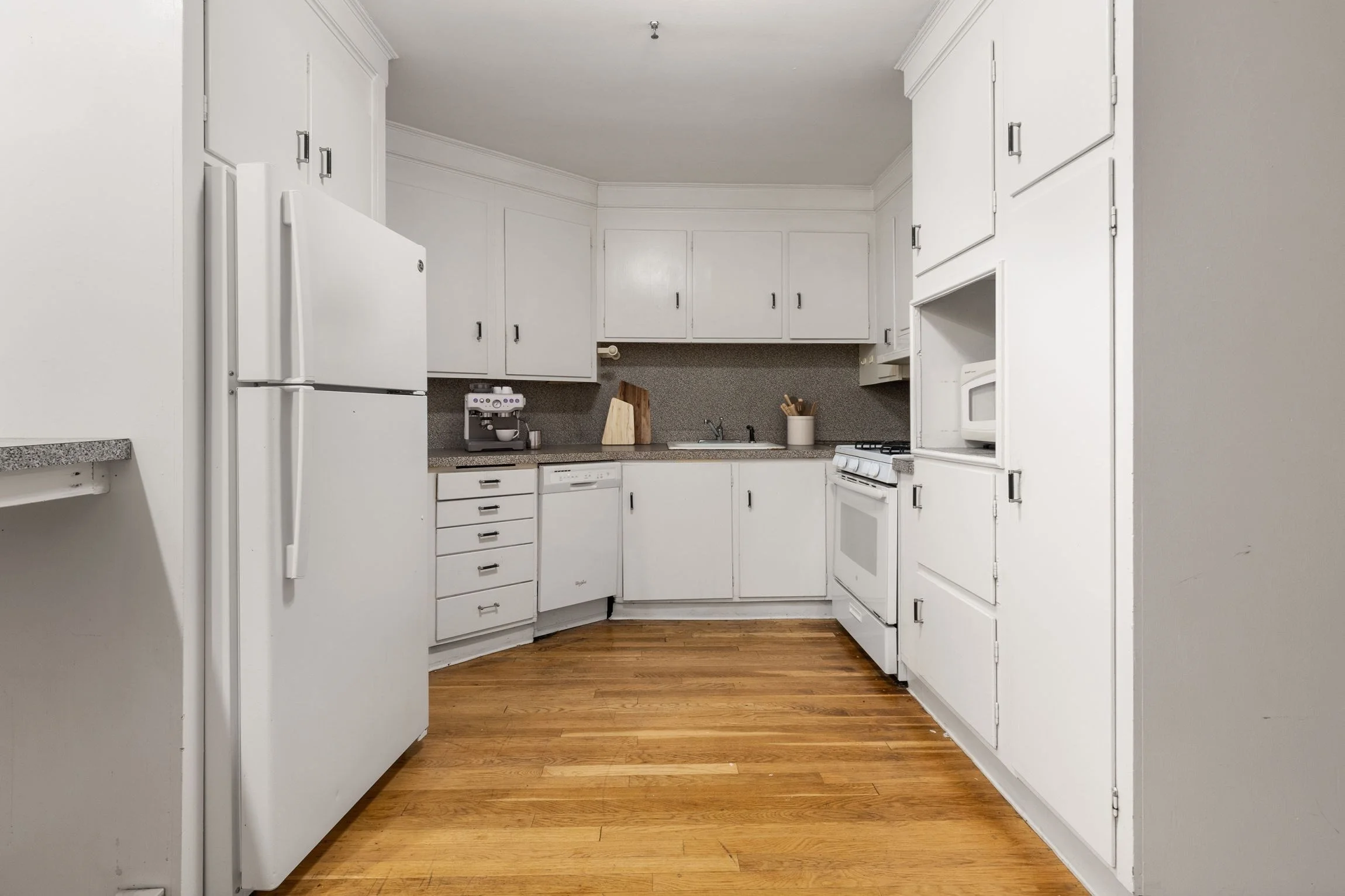 3 bed, 1 bath apartment for rent at 290 Commonwealth Ave Unit L, Back Bay — photo 2 of 9