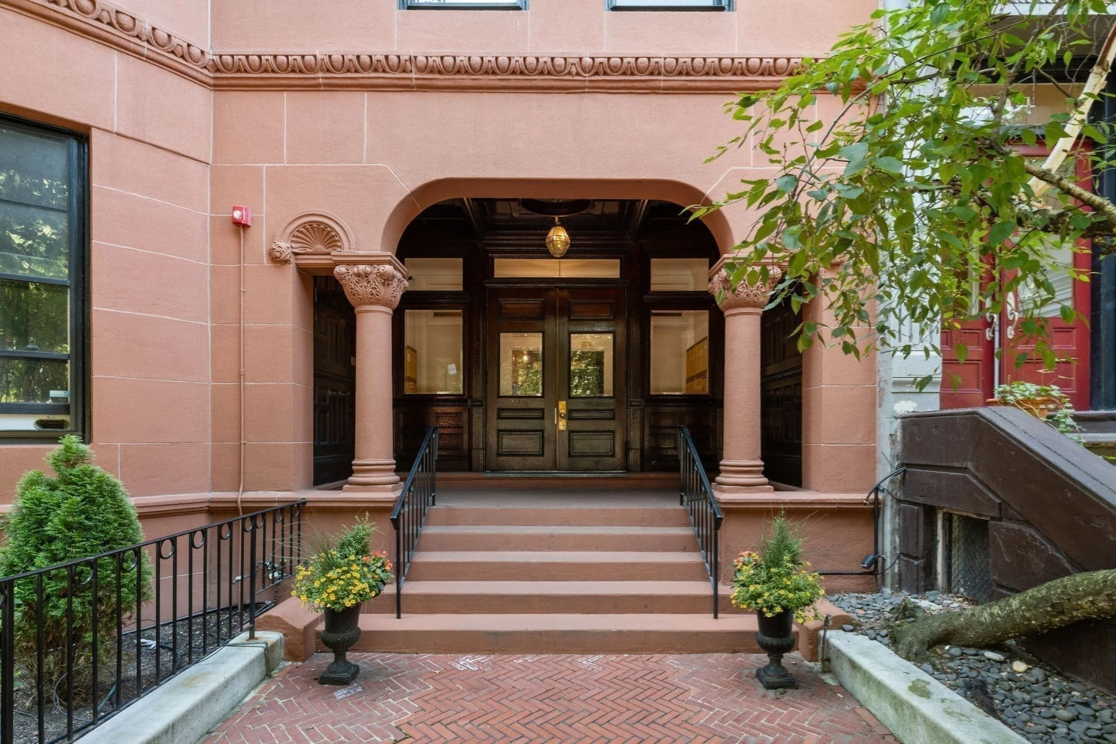 3 bed, 1 bath apartment for rent at 290 Commonwealth Ave Unit L, Back Bay — photo 8 of 9
