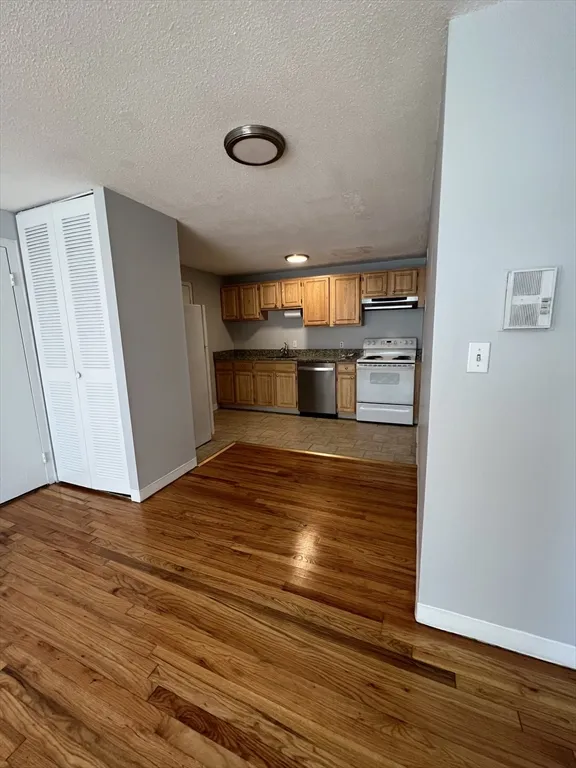 2 bed, 1 bath apartment for rent at 290 Corey Unit 32, Brighton — photo 4 of 8