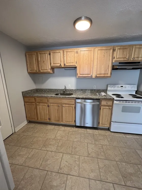 2 bed, 1 bath apartment for rent at 290 Corey Unit 32, Brighton — photo 3 of 8