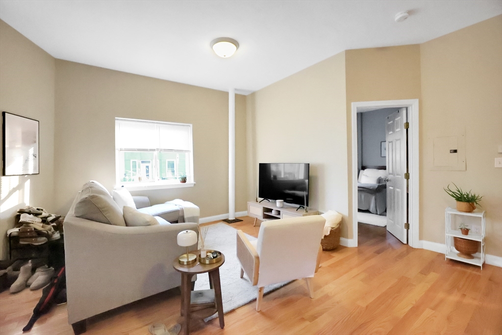 2 bed, 1 bath apartment for rent at 290 E 8th St Unit 8, South Boston — photo 3 of 11
