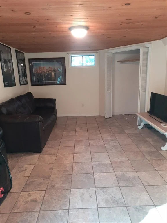1 bed, 1 bath apartment for rent at 290 Elm St Unit 2, Duxbury — photo 2 of 5