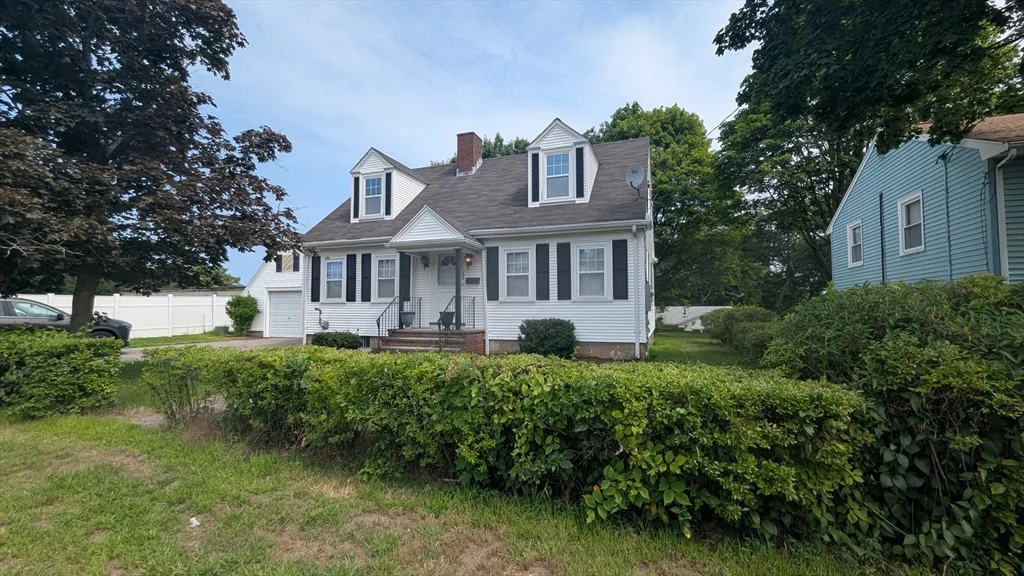 3 bed, 1 bath apartment for rent at 290 Milton St, Dedham