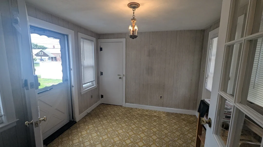 3 bed, 1 bath apartment for rent at 290 Milton St, Dedham — photo 3 of 19