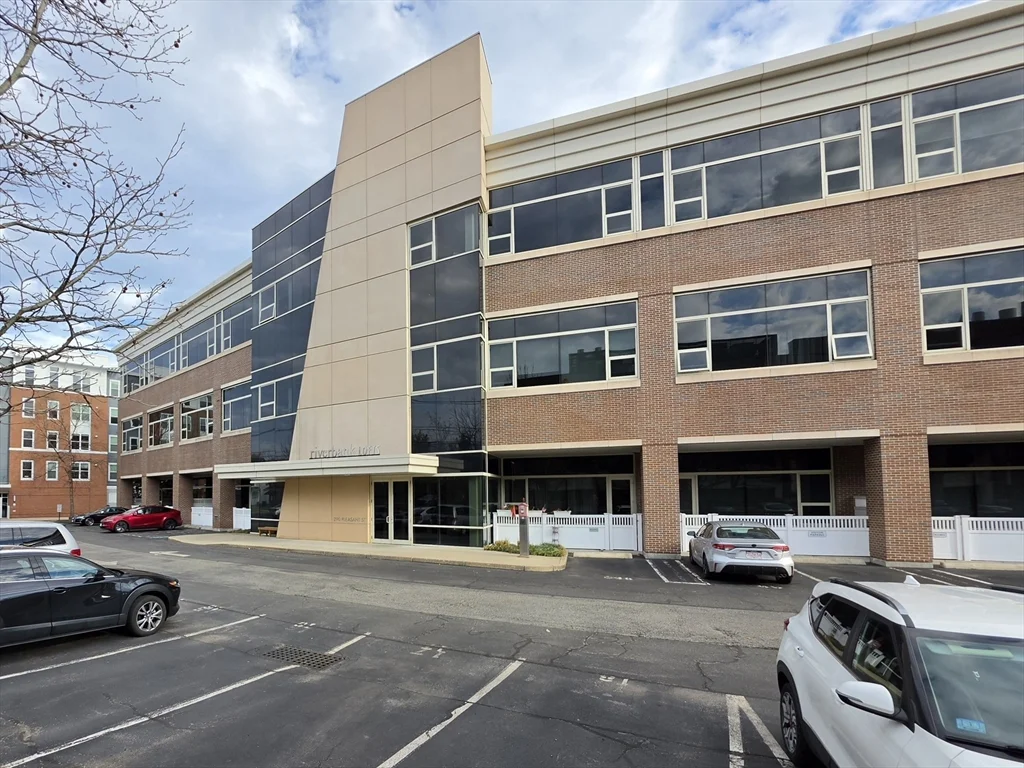 1 bed, 1 bath apartment for rent at 290 Pleasant St Unit 113, Watertown — photo 1 of 21