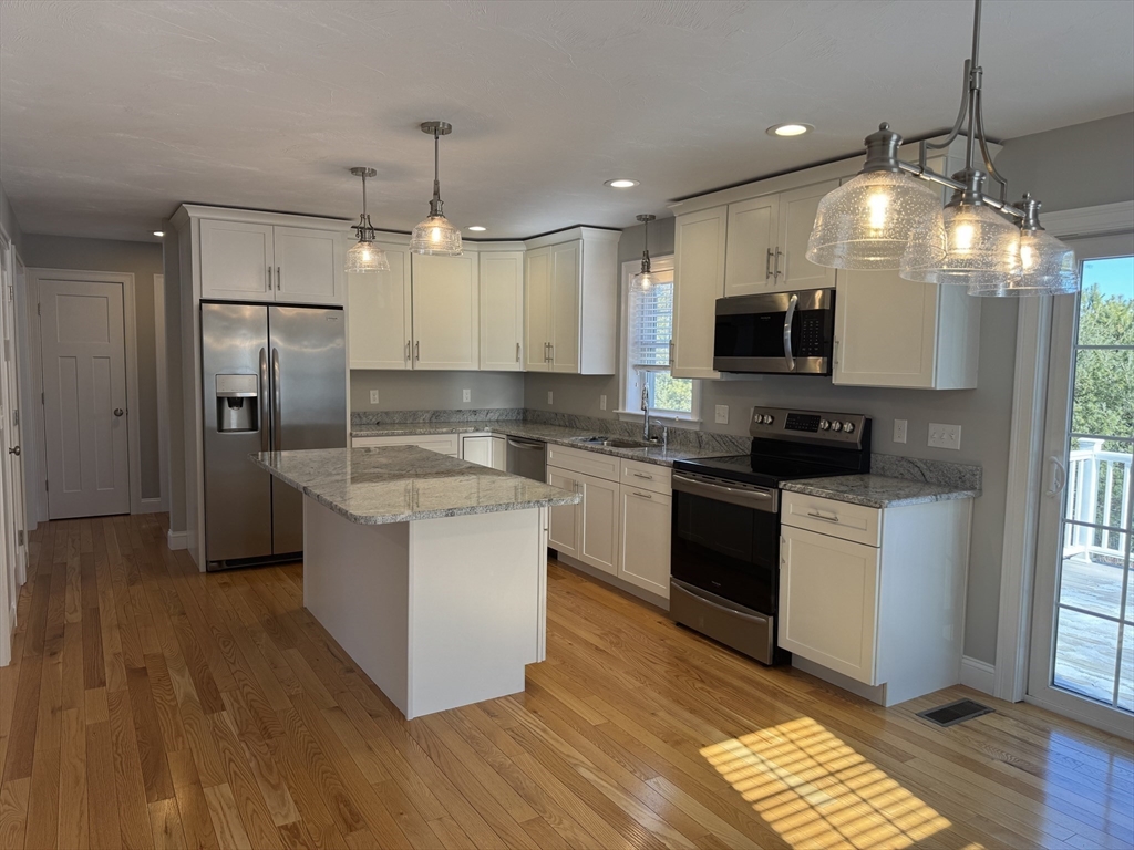 3 bed, 2 bath apartment for rent at 290 Thompson St Unit 1, Middleboro — photo 4 of 33