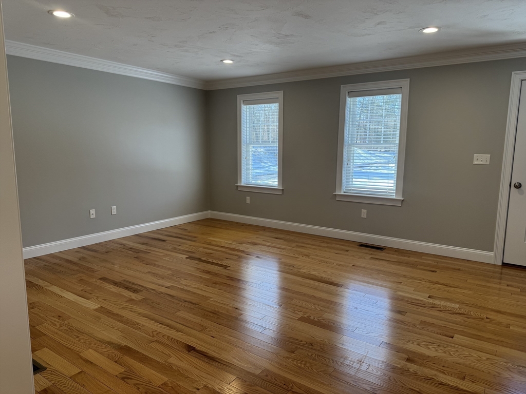 3 bed, 2 bath apartment for rent at 290 Thompson St Unit 1, Middleboro — photo 11 of 33