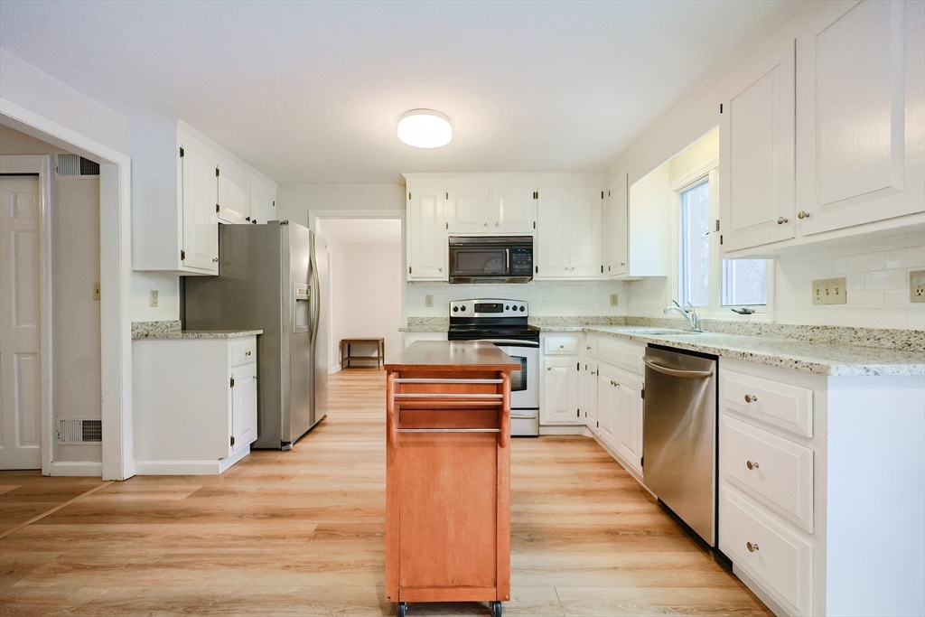 4 bed, 2 bath apartment for rent at 291 Central St, Framingham — photo 4 of 20