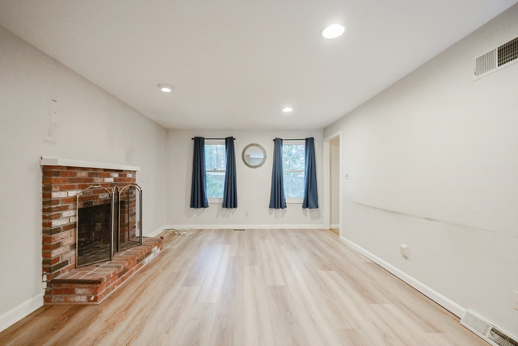 4 bed, 2 bath apartment for rent at 291 Central St, Framingham — photo 6 of 20