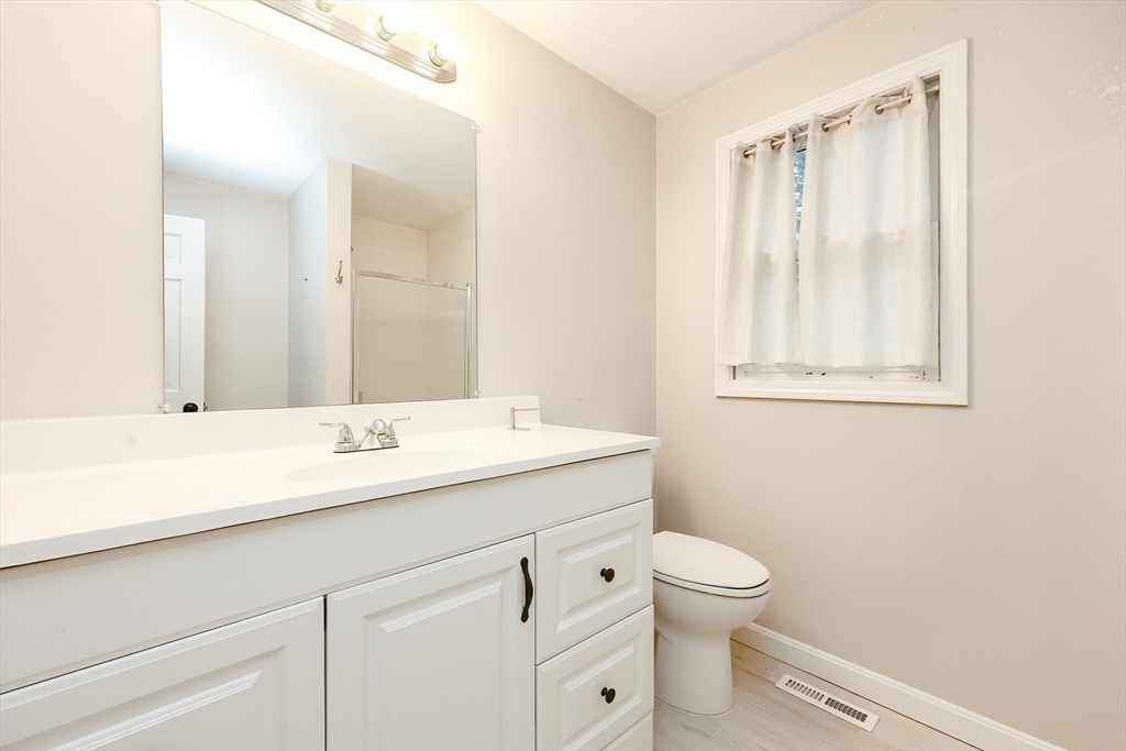 4 bed, 2 bath apartment for rent at 291 Central St, Framingham — photo 13 of 20