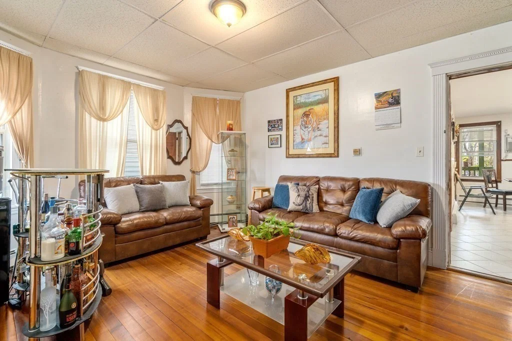 3 bed, 1 bath apartment for rent at 291 E Eagle Unit 2, East Boston — photo 4 of 11