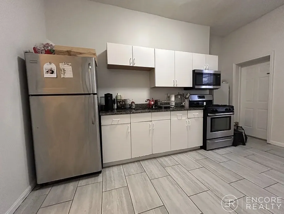 3 bed, 1 bath apartment for rent at 291 E St Unit 1, South Boston — photo 8 of 9