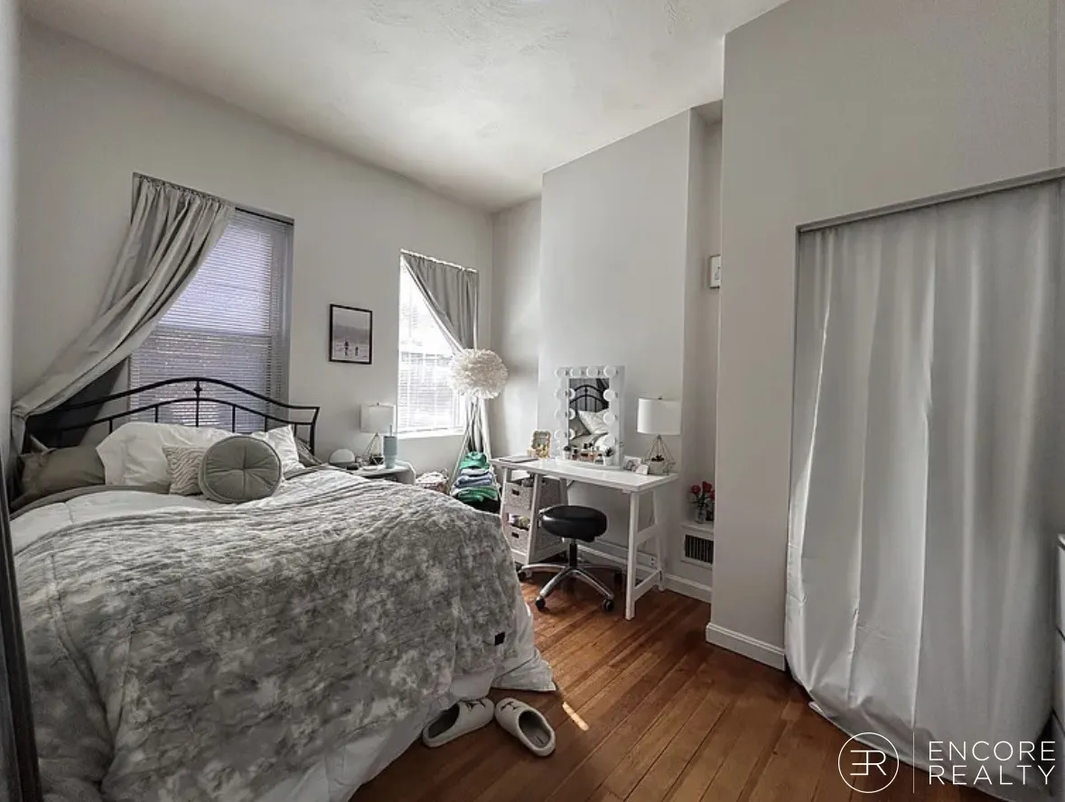 3 bed, 1 bath apartment for rent at 291 E St Unit 1, South Boston — photo 3 of 9