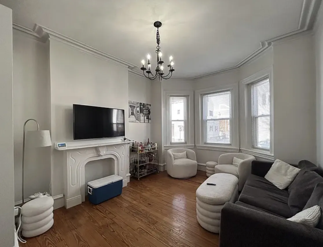 3 bed, 1 bath apartment for rent at 291 E St Unit 3, South Boston — photo 1 of 10