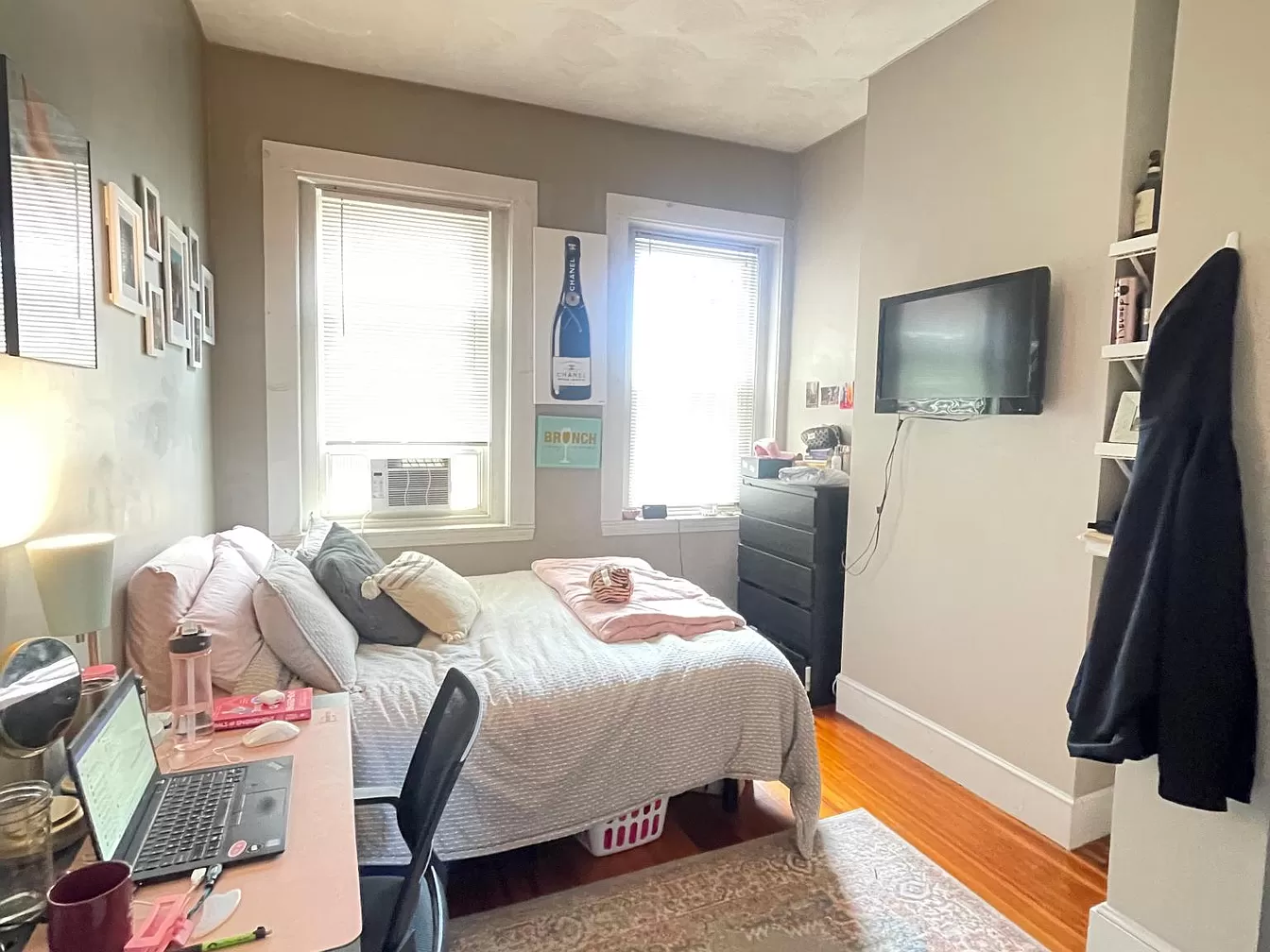 4 bed, 1 bath apartment for rent at 291 E St Unit 4, South Boston — photo 4 of 12