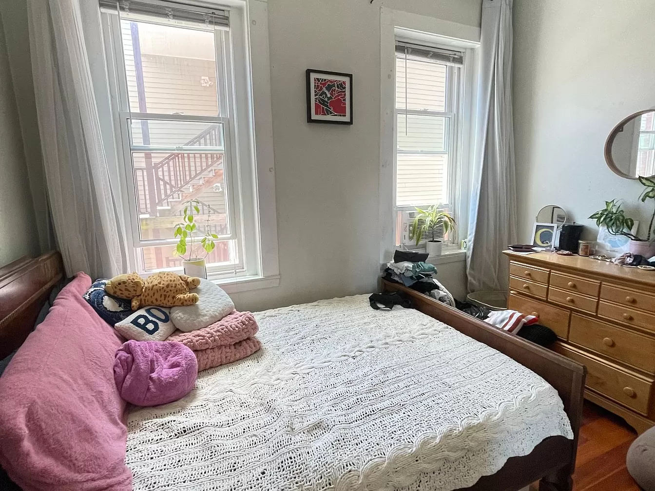 4 bed, 1 bath apartment for rent at 291 E St Unit 4, South Boston — photo 10 of 12