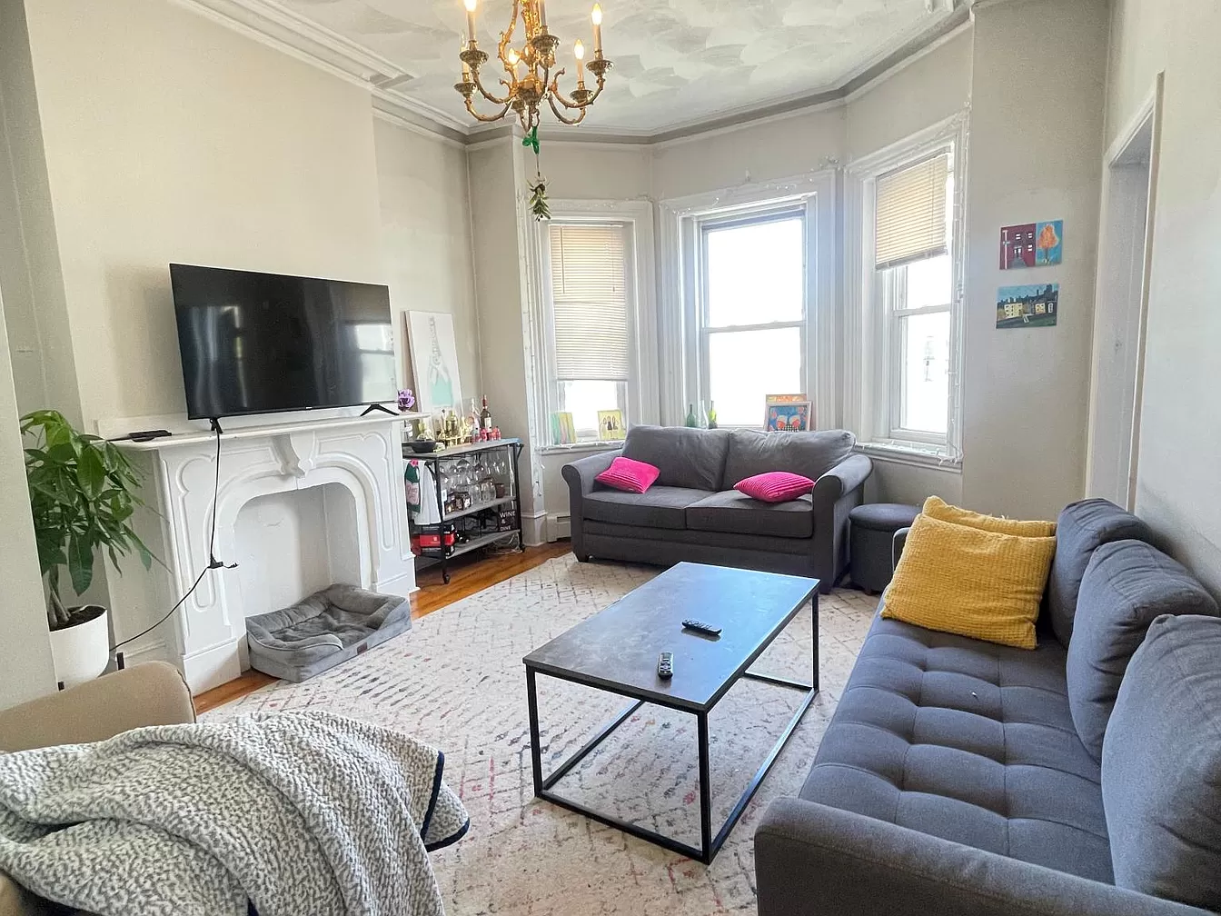4 bed, 1 bath apartment for rent at 291 E St Unit 4, South Boston — photo 1 of 12