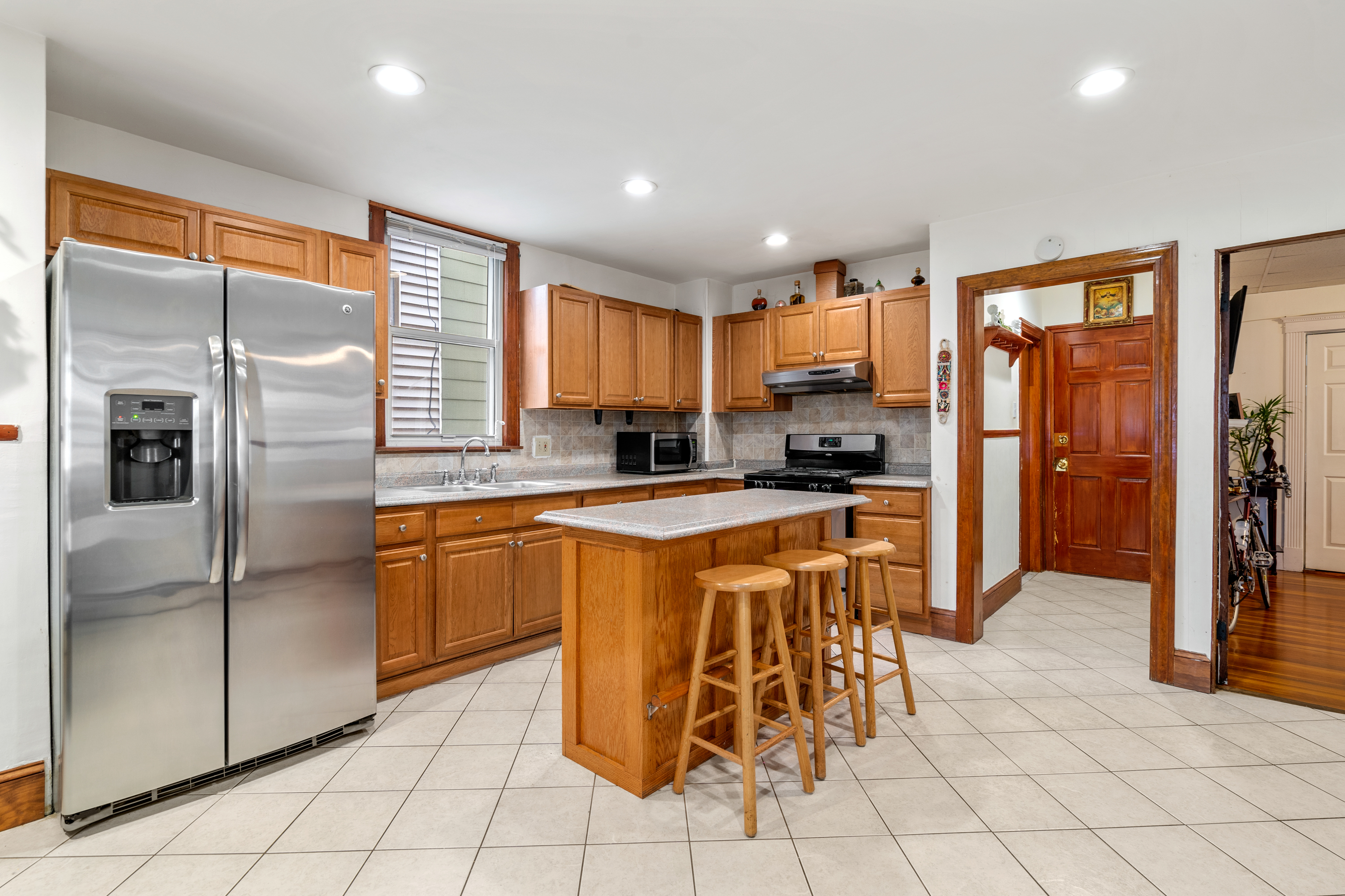 3 bed, 1 bath apartment for rent at 291 E Eagle St Unit 2, Eagle Hill — photo 4 of 7