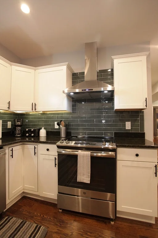 3 bed, 1 bath apartment for rent at 291 Main St Unit 3, Everett — photo 2 of 20