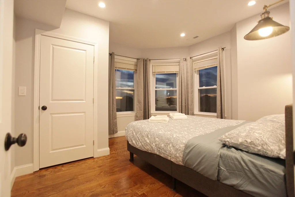 3 bed, 1 bath apartment for rent at 291 Main St Unit 3, Everett — photo 12 of 20
