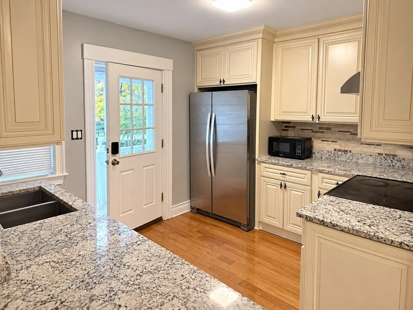 3 bed, 1 bath apartment for rent at 291 Washington St Unit 1, Canton — photo 3 of 16