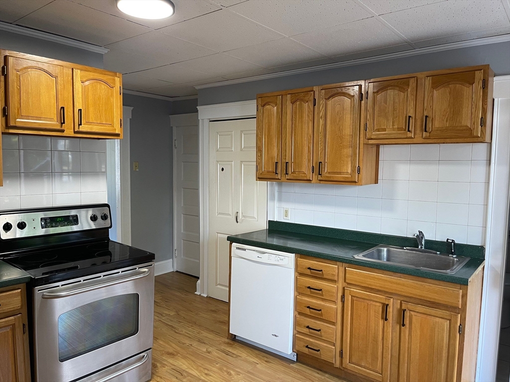 3 bed, 1 bath apartment for rent at 292 Providence Rd Unit A, Grafton — photo 2 of 15