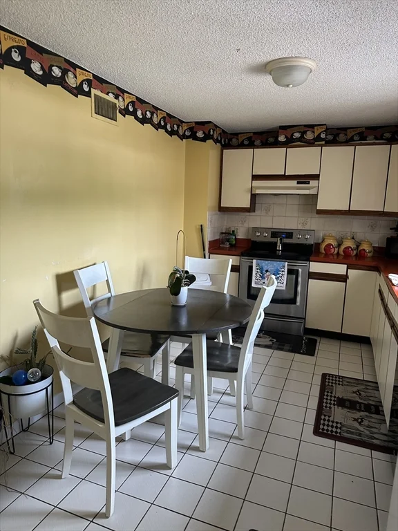 2 bed, 2 bath apartment for rent at 292 Salem St Unit 201, Revere — photo 4 of 28