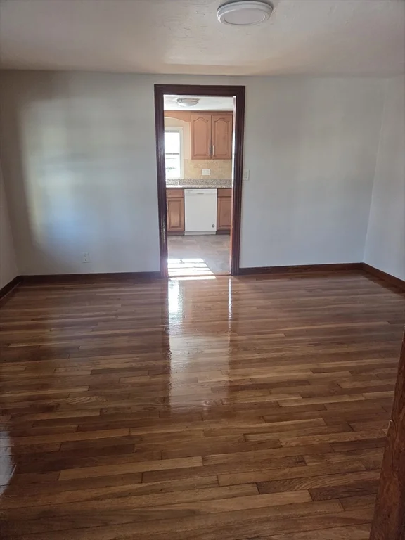 5 bed, 1 bath apartment for rent at 292 West Wyoming Ave Unit 292, Melrose — photo 7 of 21