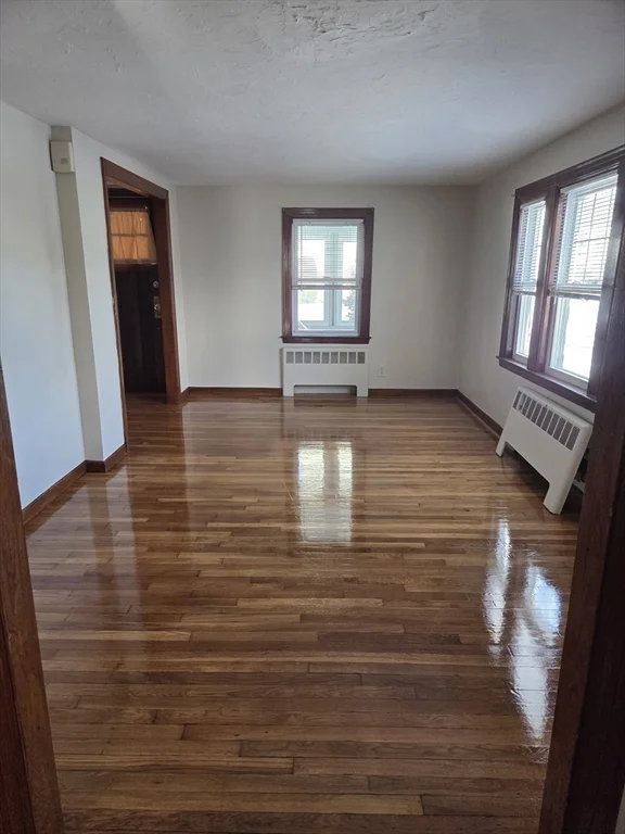 5 bed, 1 bath apartment for rent at 292 West Wyoming Ave Unit 292, Melrose — photo 6 of 21