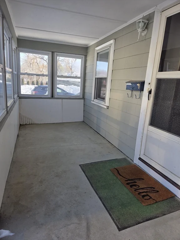 5 bed, 1 bath apartment for rent at 292 West Wyoming Ave Unit 292, Melrose — photo 2 of 21