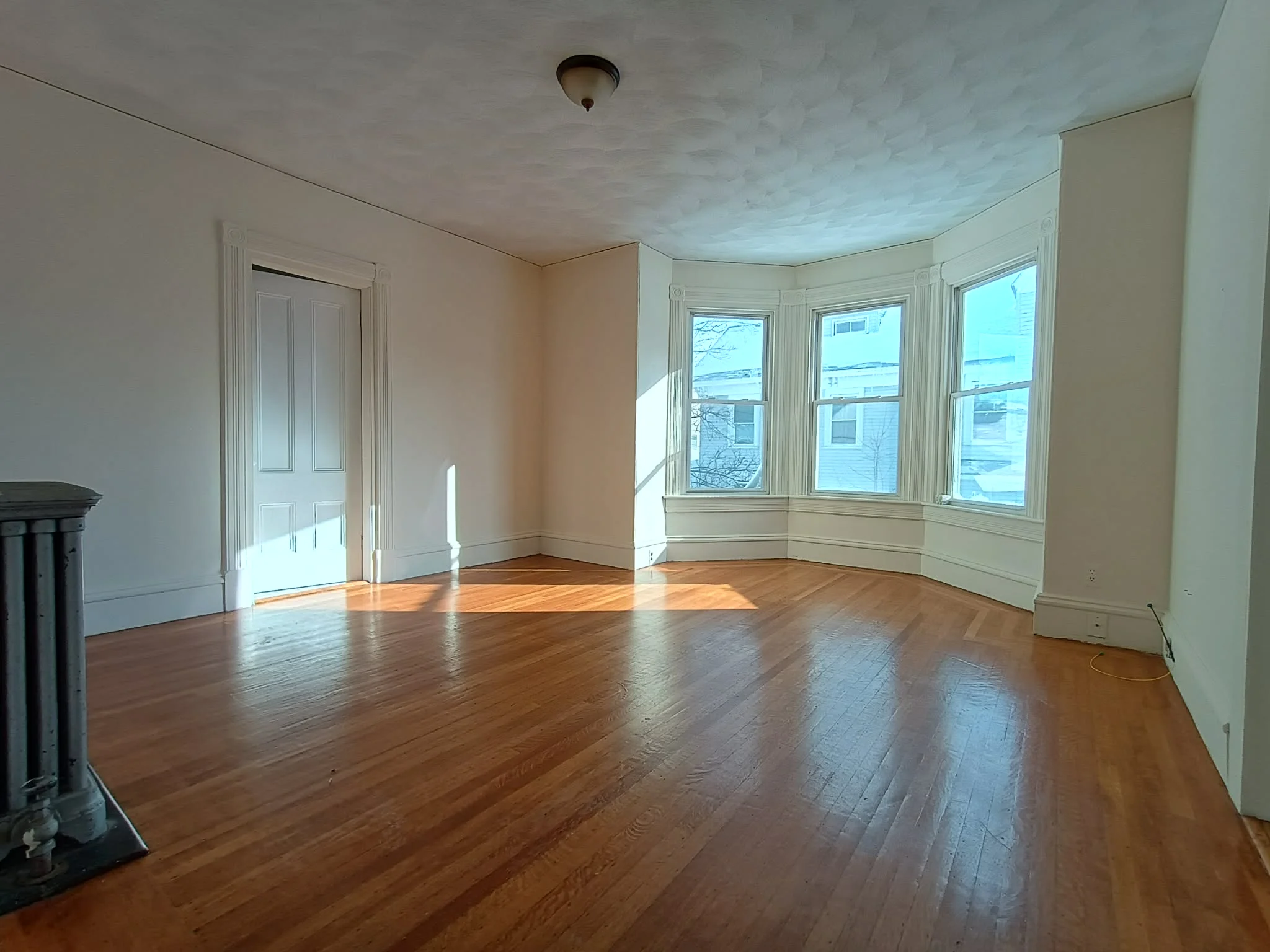 3 bed, 1 bath apartment for rent at 292 Wilder St Unit 2, Highlands — photo 2 of 14