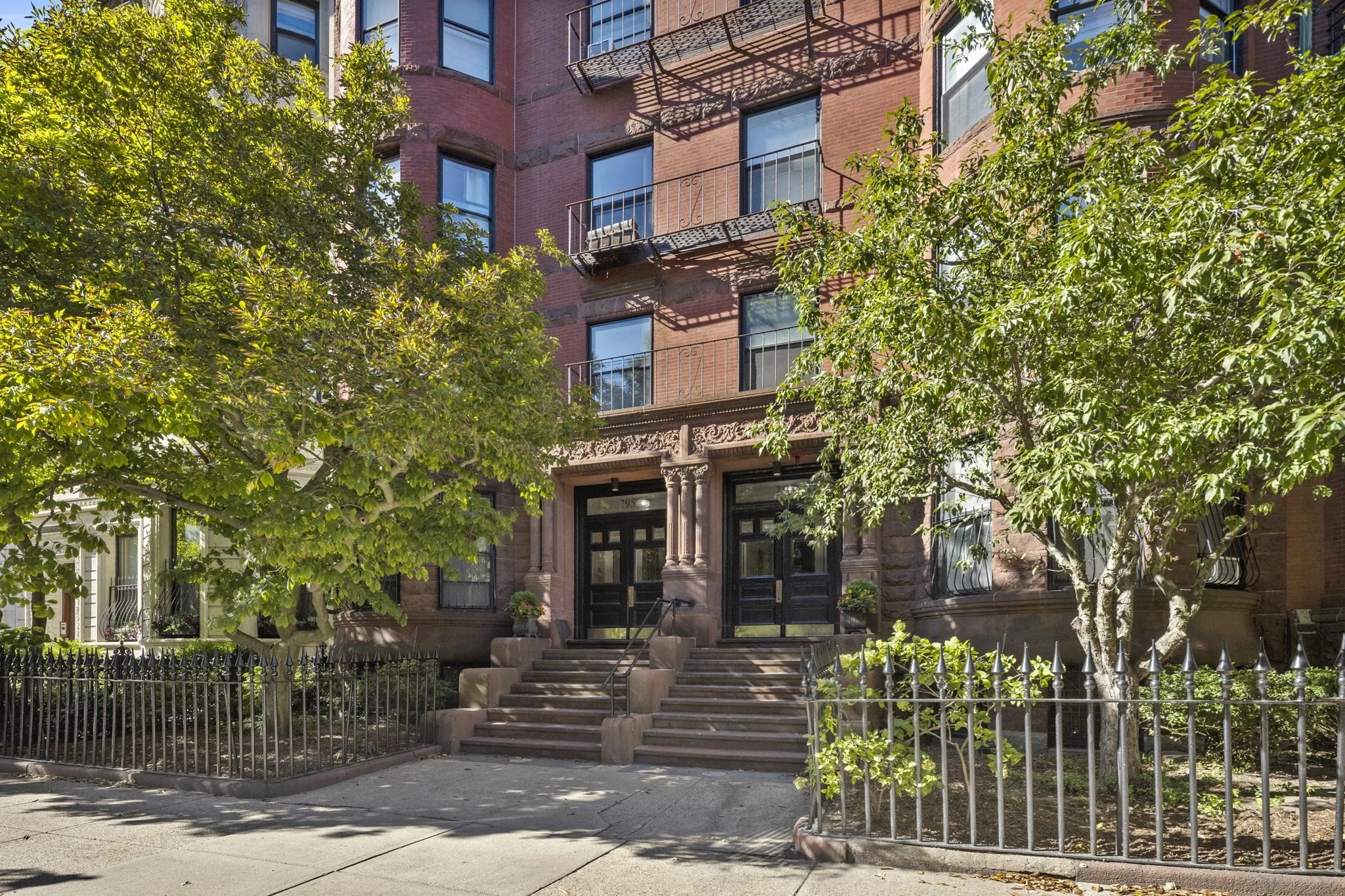 2 bed, 2 bath apartment for rent at 293-295 Commonwealth Ave Unit 1B, Back Bay — photo 2 of 12