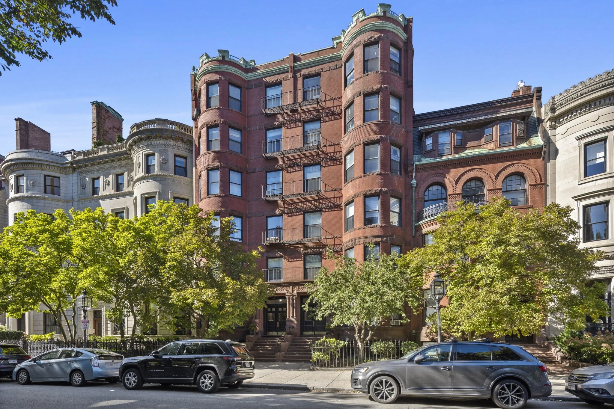 2 bed, 2 bath apartment for rent at 293-295 Commonwealth Ave Unit 1B, Back Bay