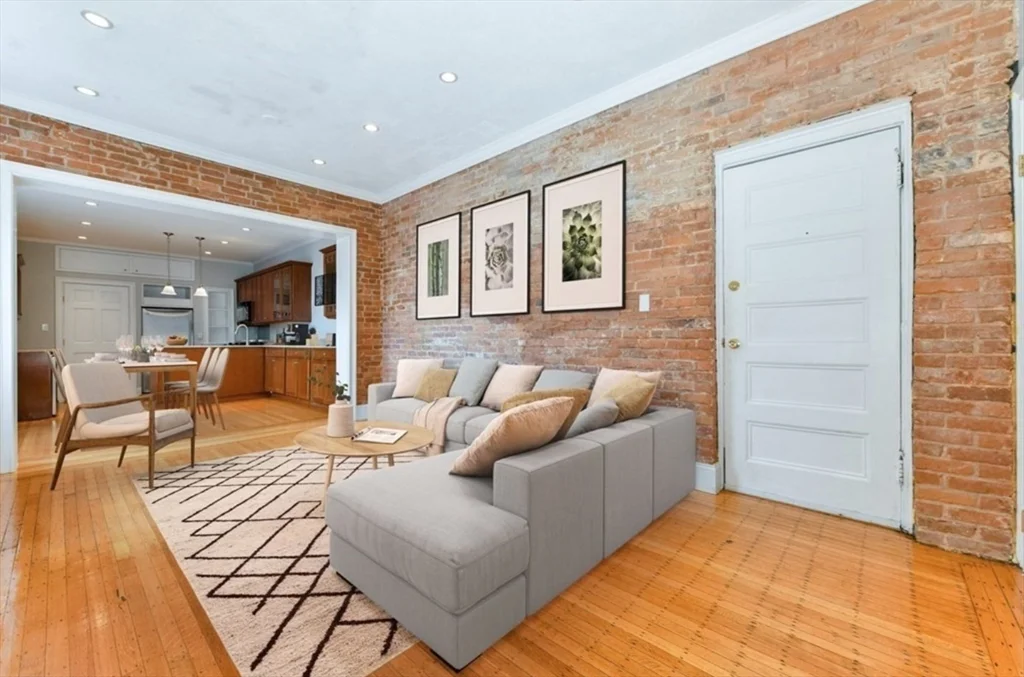 2 bed, 2 bath apartment for rent at 293-295 Commonwealth Ave Unit 6B, Back Bay