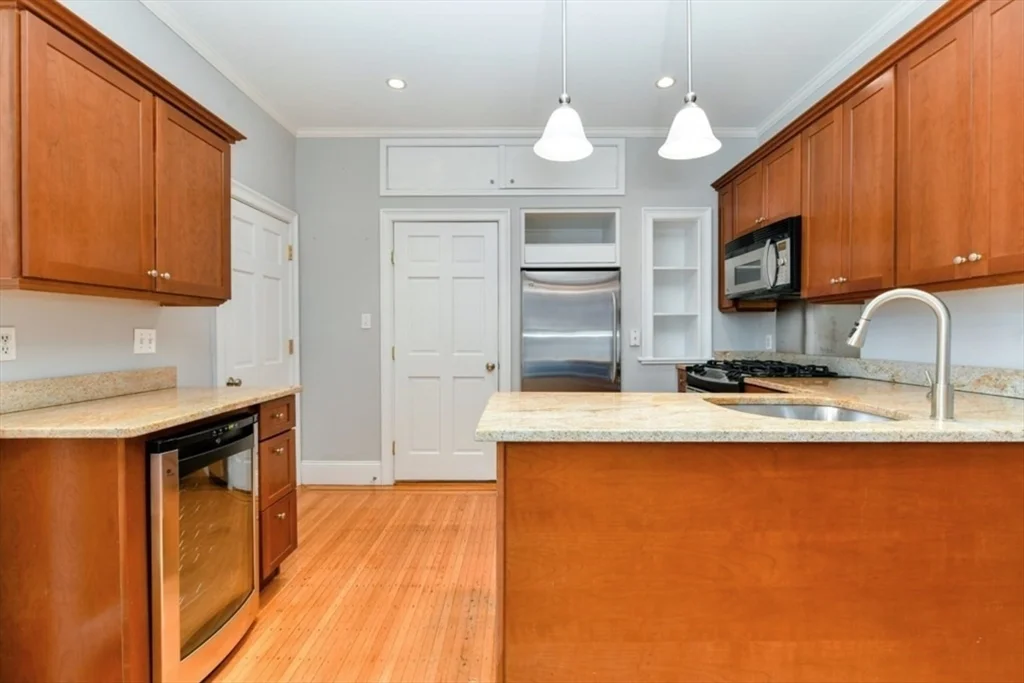 2 bed, 2 bath apartment for rent at 293-295 Commonwealth Ave Unit 6B, Back Bay — photo 3 of 14