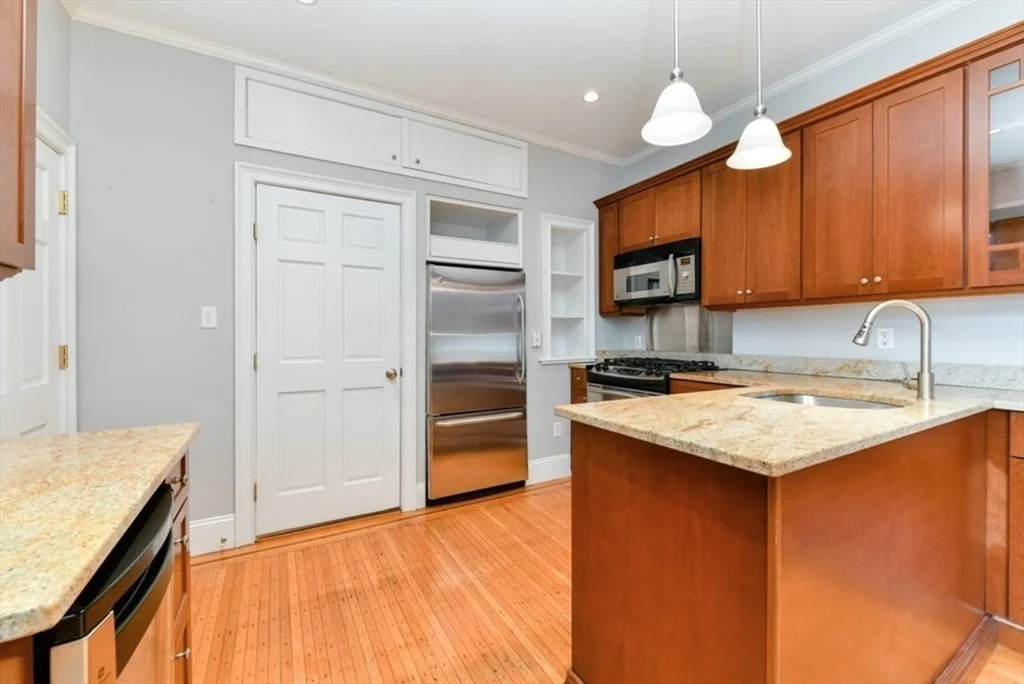 2 bed, 2 bath apartment for rent at 293-295 Commonwealth Ave Unit 6B, Back Bay — photo 4 of 14